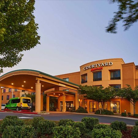 Готель Courtyard Medford Airport Екстер'єр фото