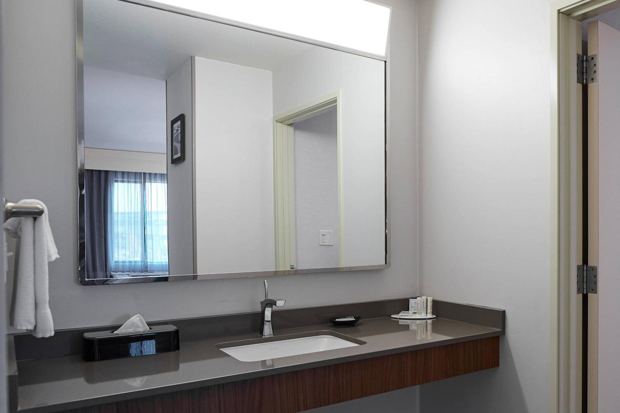 Готель Courtyard Medford Airport Екстер'єр фото