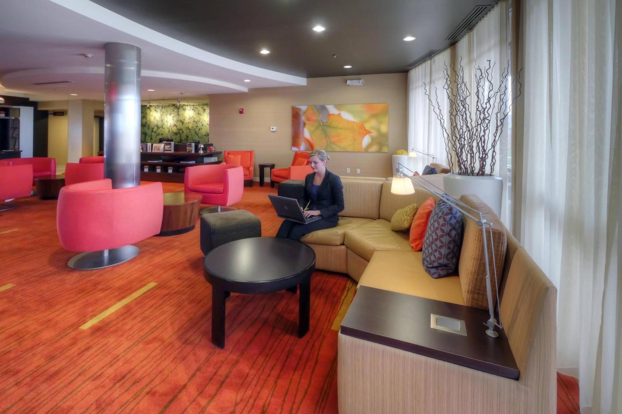 Готель Courtyard Medford Airport Екстер'єр фото