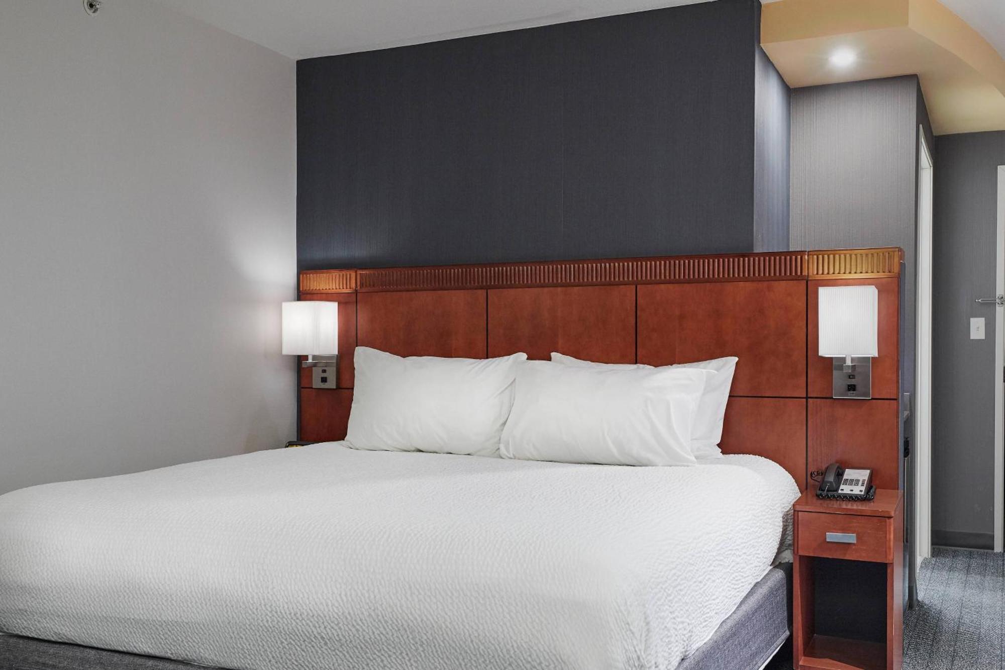Готель Courtyard Medford Airport Екстер'єр фото