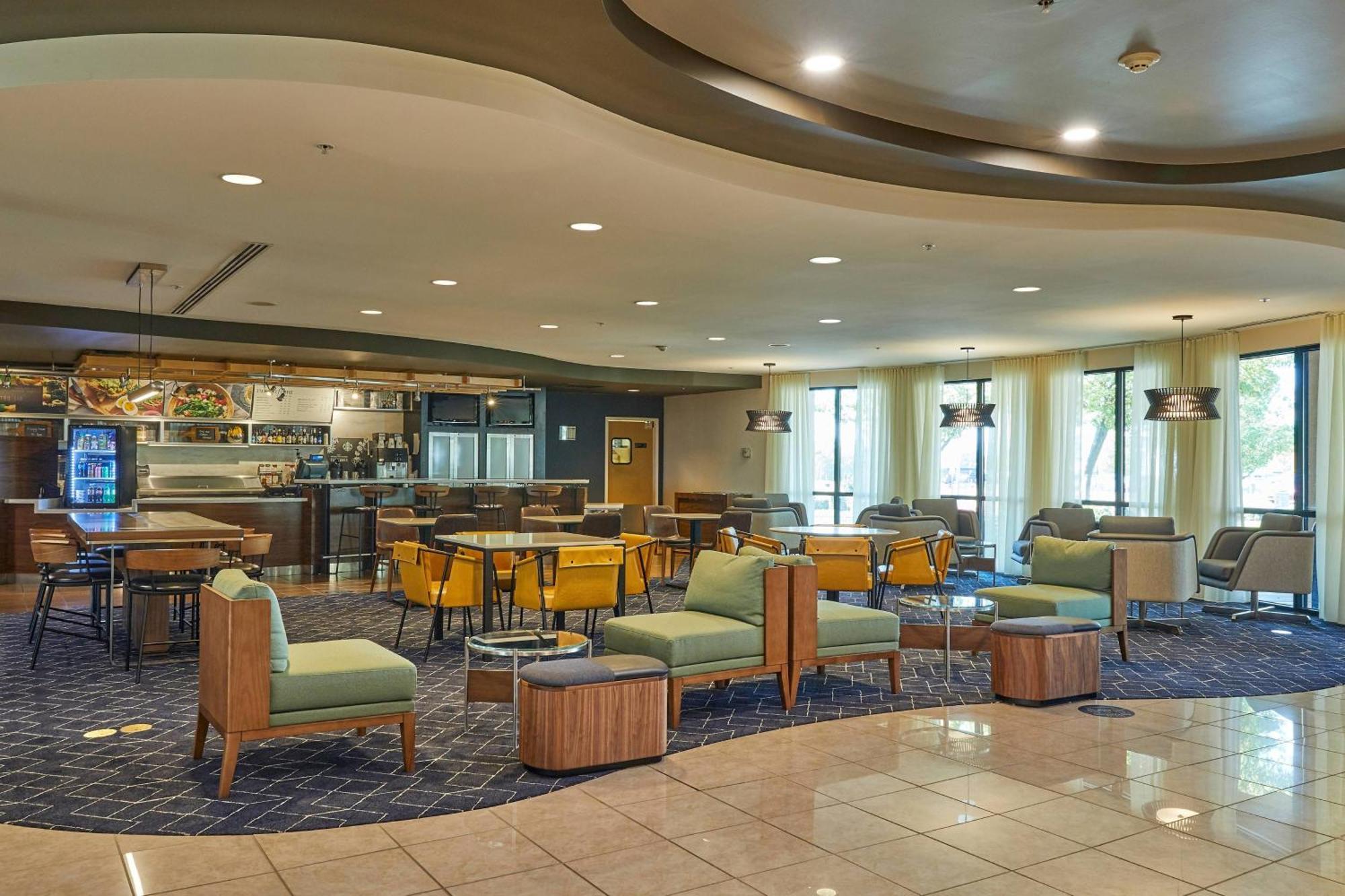 Готель Courtyard Medford Airport Екстер'єр фото